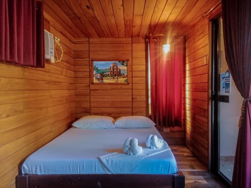 Pastora Homestay Mabinay ภายนอก รูปภาพ